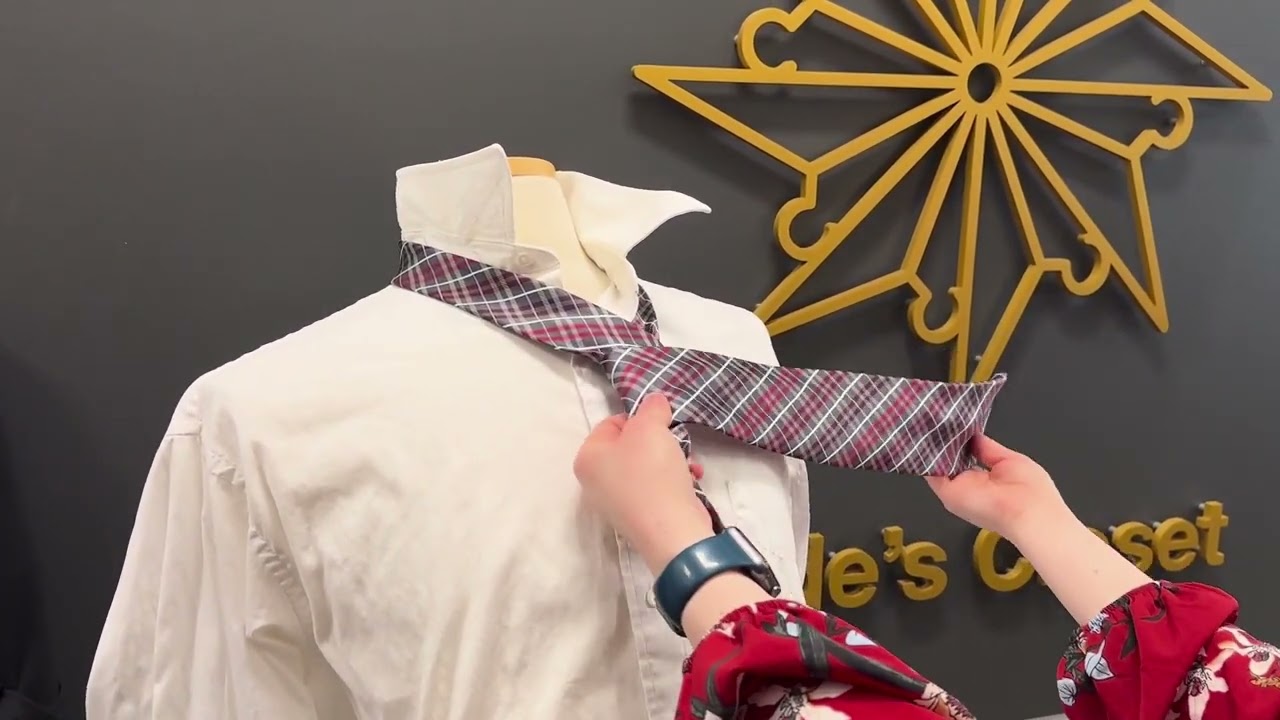1-Minute How to Tie a Necktie on Someone Else