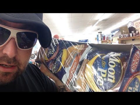 TheDailyWoo - 847 (10/26/14) Moon Pie General Store