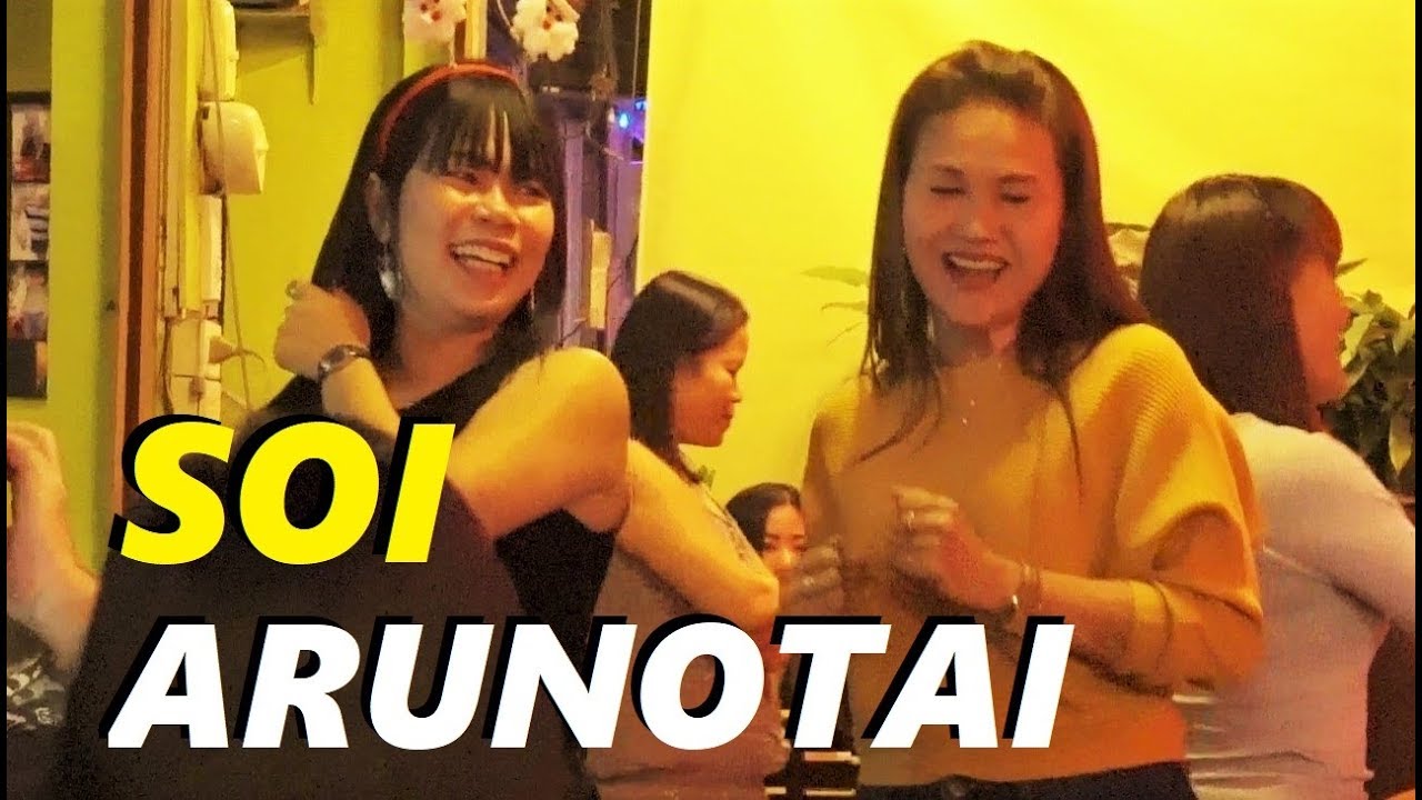 PATTAYA Unknown bars off the beaten path - Soi Arunotai by night