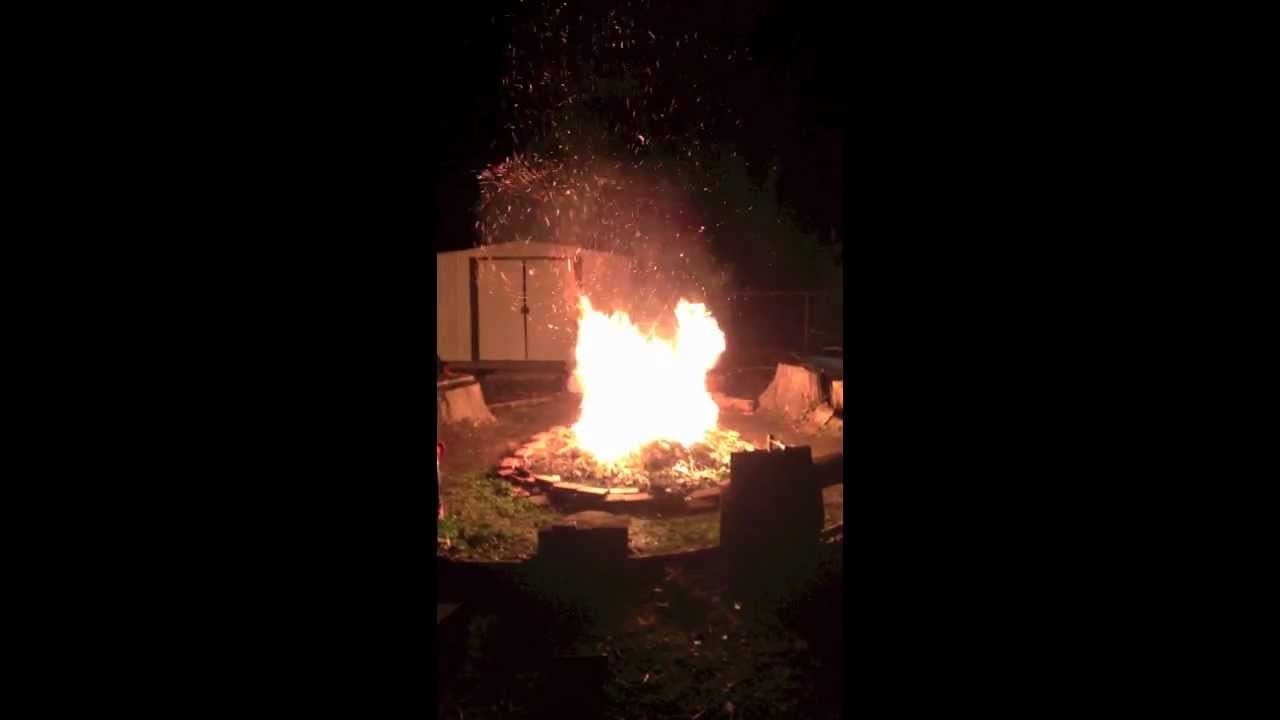 Half of a Christmas tree burned YouTube