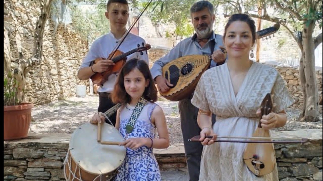 Σαν τ'αγριολούλουδα....σαν στολισμένος δρόμος....