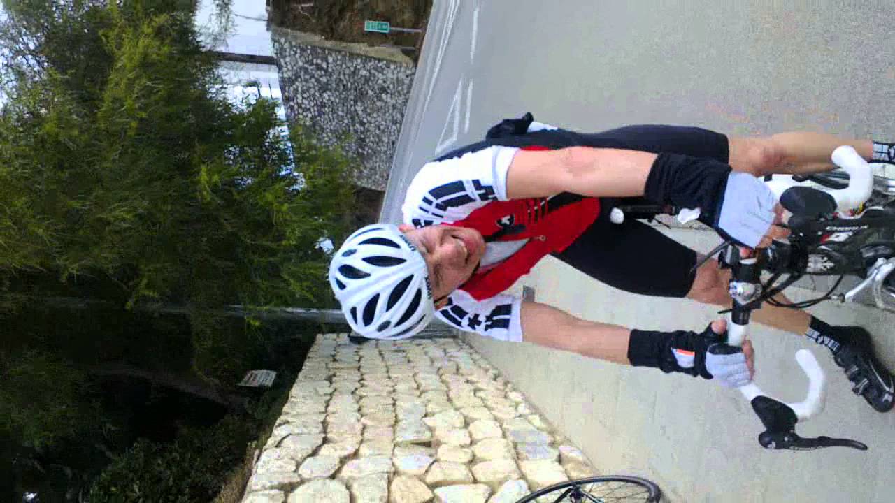 Ole cykler de sidste meter op til Mijas by