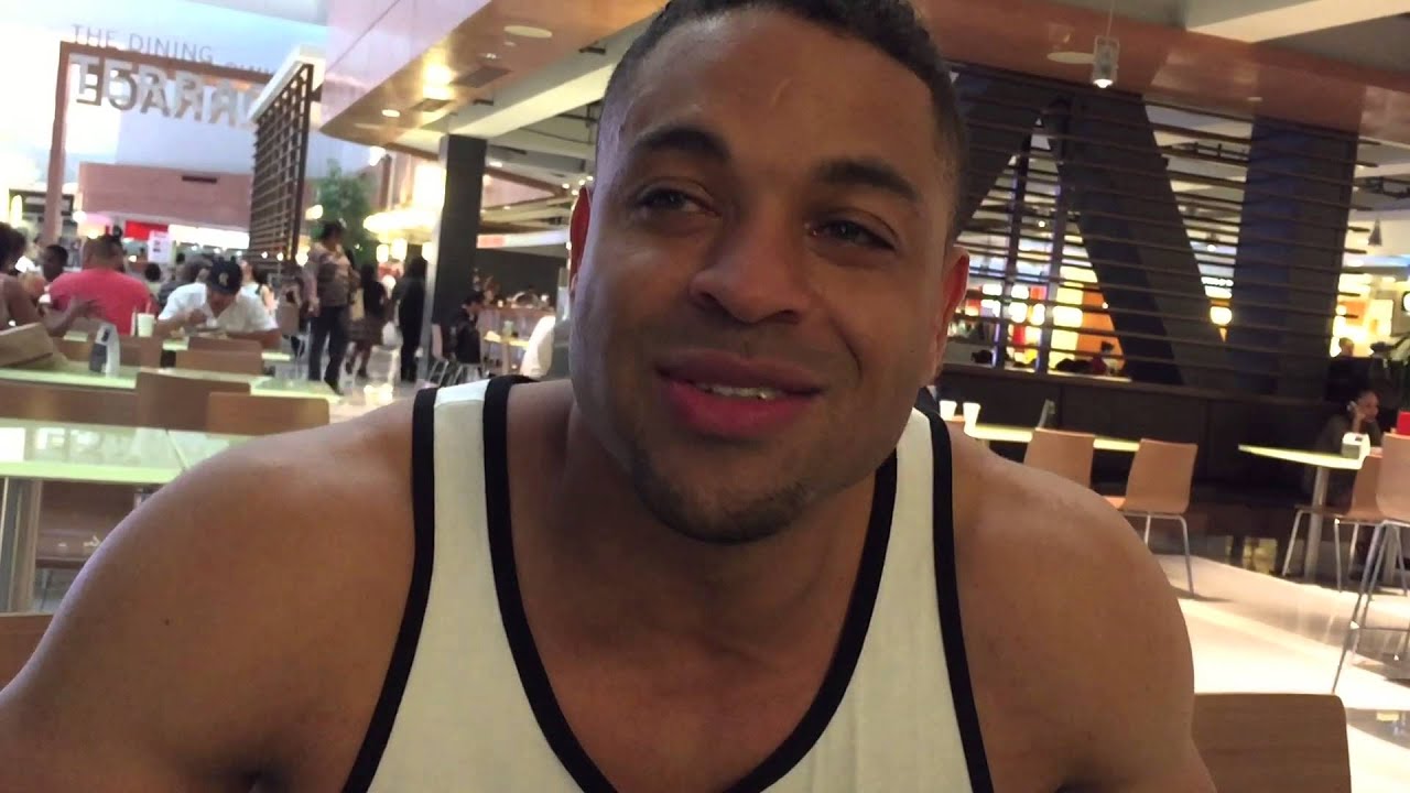 Eating at the Mall @Hodgetwins