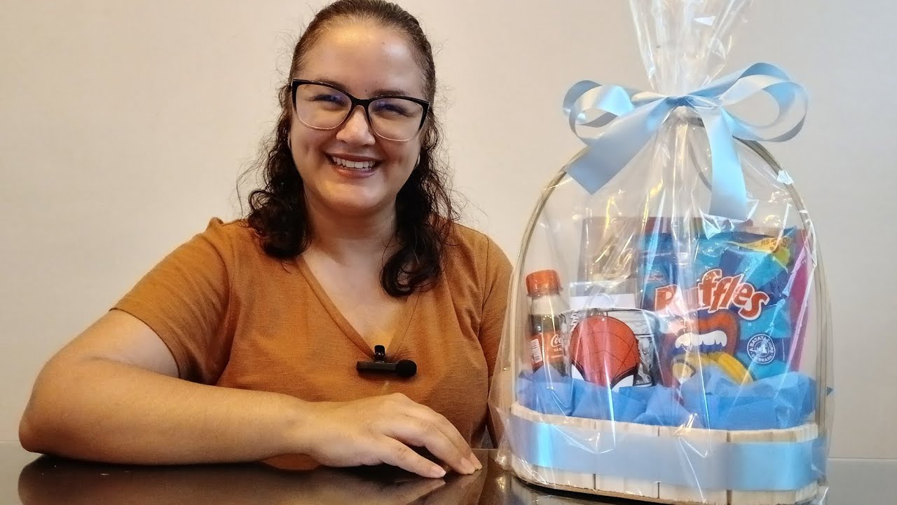Como Montar Cesta de Presente dos Super-Heróis com Papelaria Personalizada e Lanche