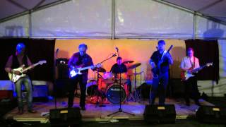 The Sound of Fenders spelar första låten i Karlsborg 2012