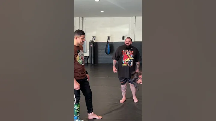 I asked Alex Pereira to kick me with 1% power LOL | UFC 307 #shorts #mma #ufc #alexpereira