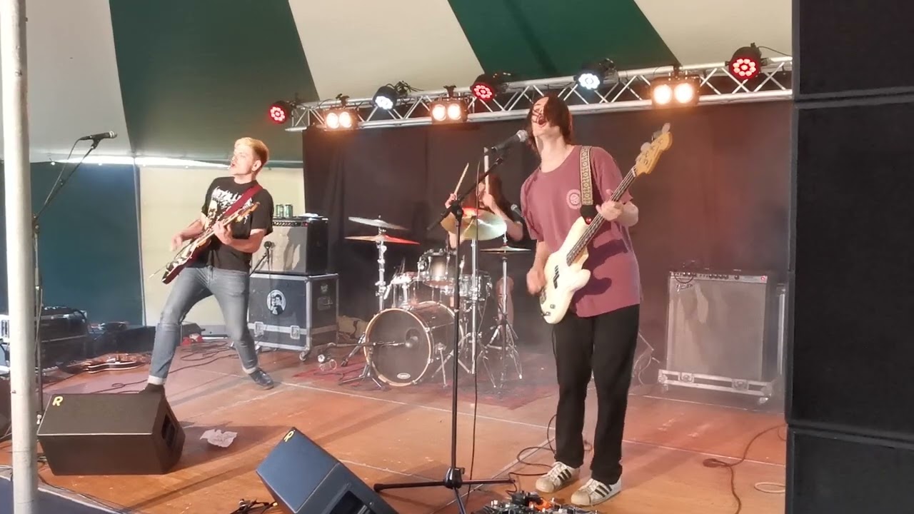 Guarda Bongloard (Live @ Pagefestival Stadskanaal, 18-06-2022) su YouTube Guarda Bongloard (Live @ Pagefestival Stadskanaal, 18-06-2022) su YouTube