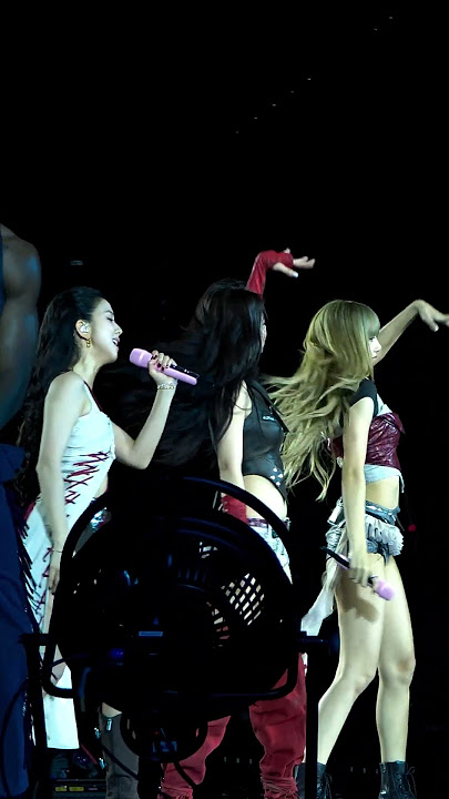 BLACKPINK Performs Their Hit DDU DU DDU DU In Los Angeles 🔥