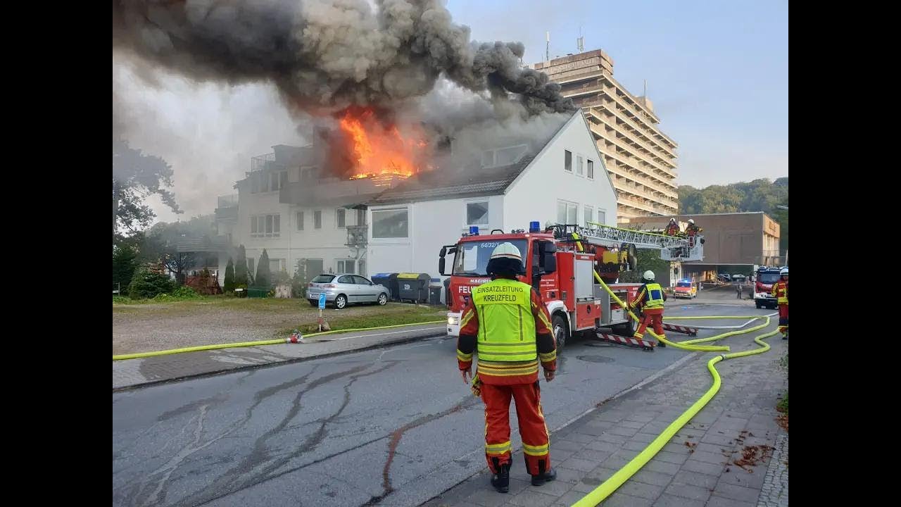 Großeinsatz der 8 Feuerwehren in Bad Malente-Gremsmühlen am Dieksee beim Intermar.