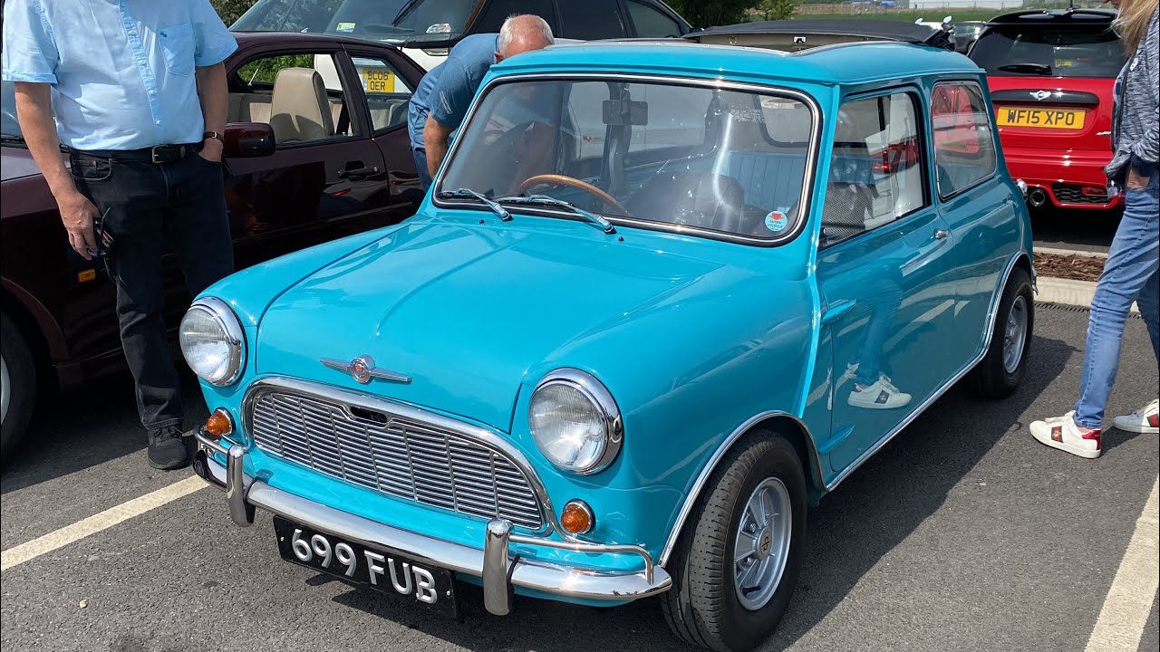 Speedwell Mini Driving a 1963 mk1 speedwell Morris Mini Minor to The Motorist Hub ...
