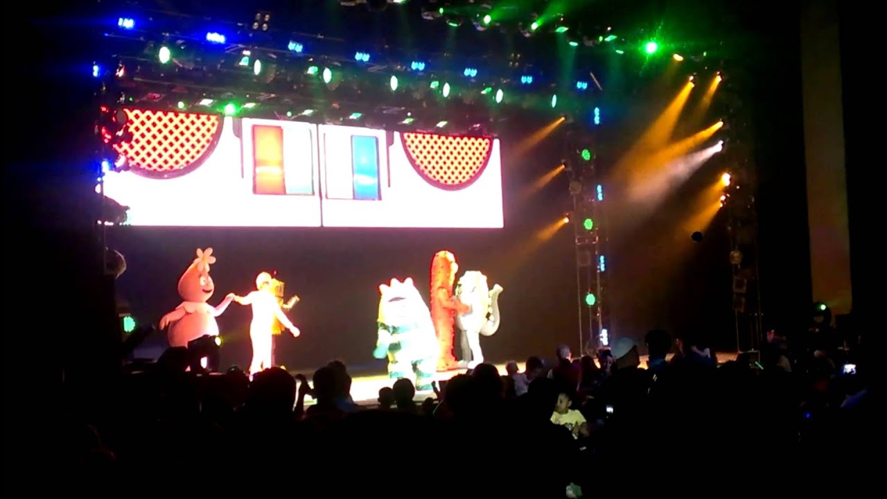 Muno, left, and Plex perform onstage at Yo Gabba Gabba! Live!: Get The  Sillies Out! 50+ city tour kick-off performance on Thanksgiving weekend at  Nokia Theatre L.A. Live on Friday Nov. 23