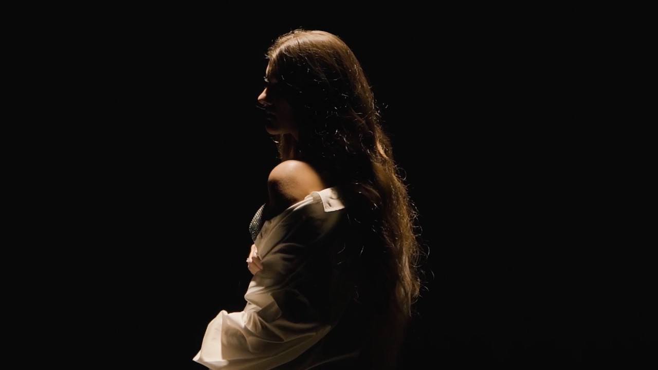 Vanic x The Duchess - Miserable (Official Visualizer) adlı videoyu YouTube'da izle Vanic x The Duchess - Miserable (Official Visualizer) adlı videoyu YouTube'da izle