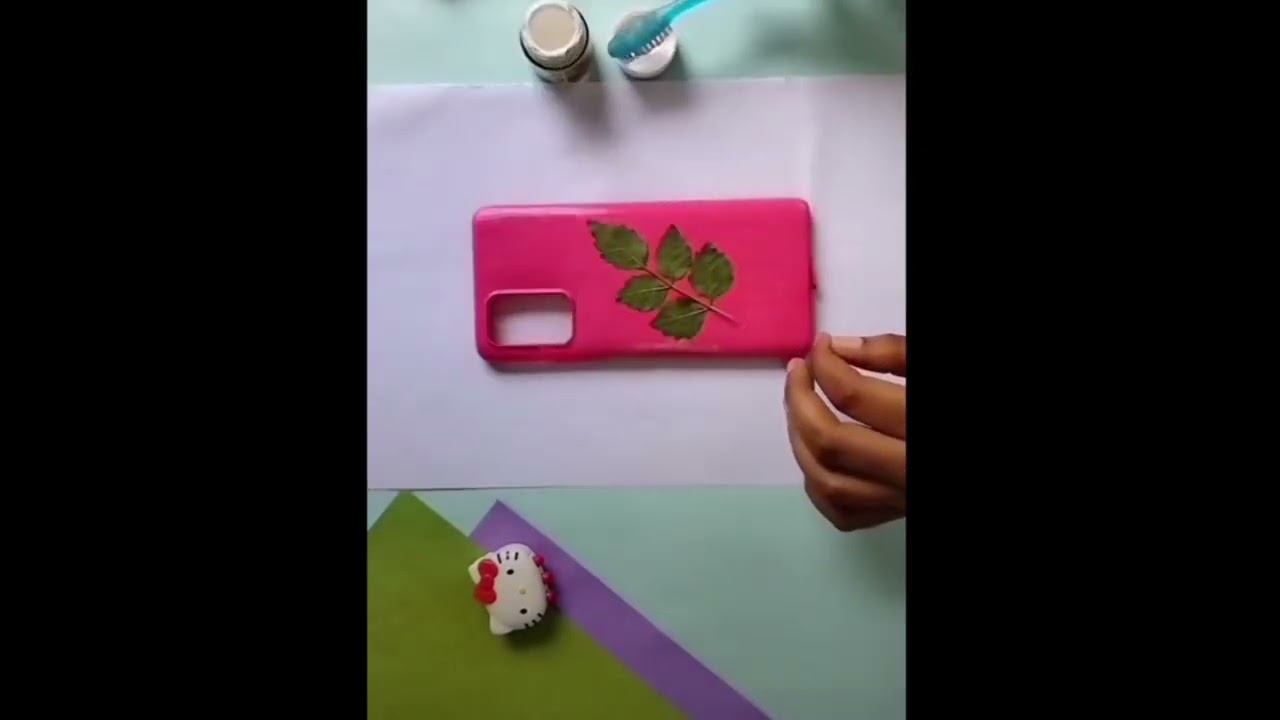 Lets DIY old phone cover with me😘😘😘 easy and simple art and craft with acrylic paint🎨🎨🎨💫💫💫