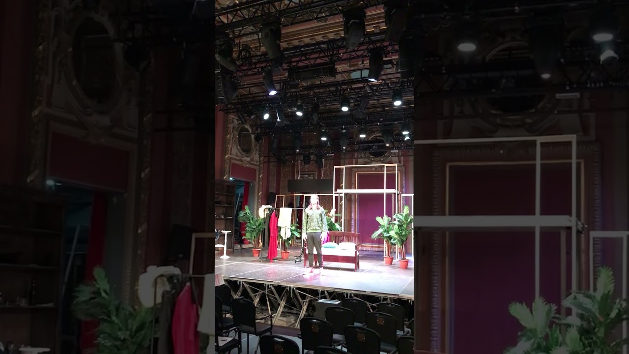 Подвесная конфетти-машина GLOBAL EFFECTS Snow Drop DMX для создания занавеса из снега или конфетти