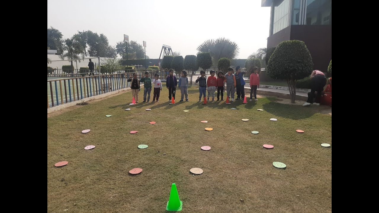 Young Goenkans learning about Vyanjans @G D Goenka Tohana