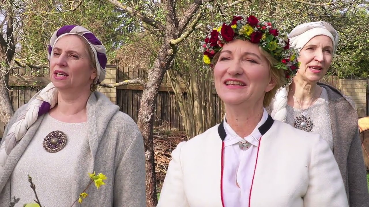 Es apsedzu sav' galdiņu