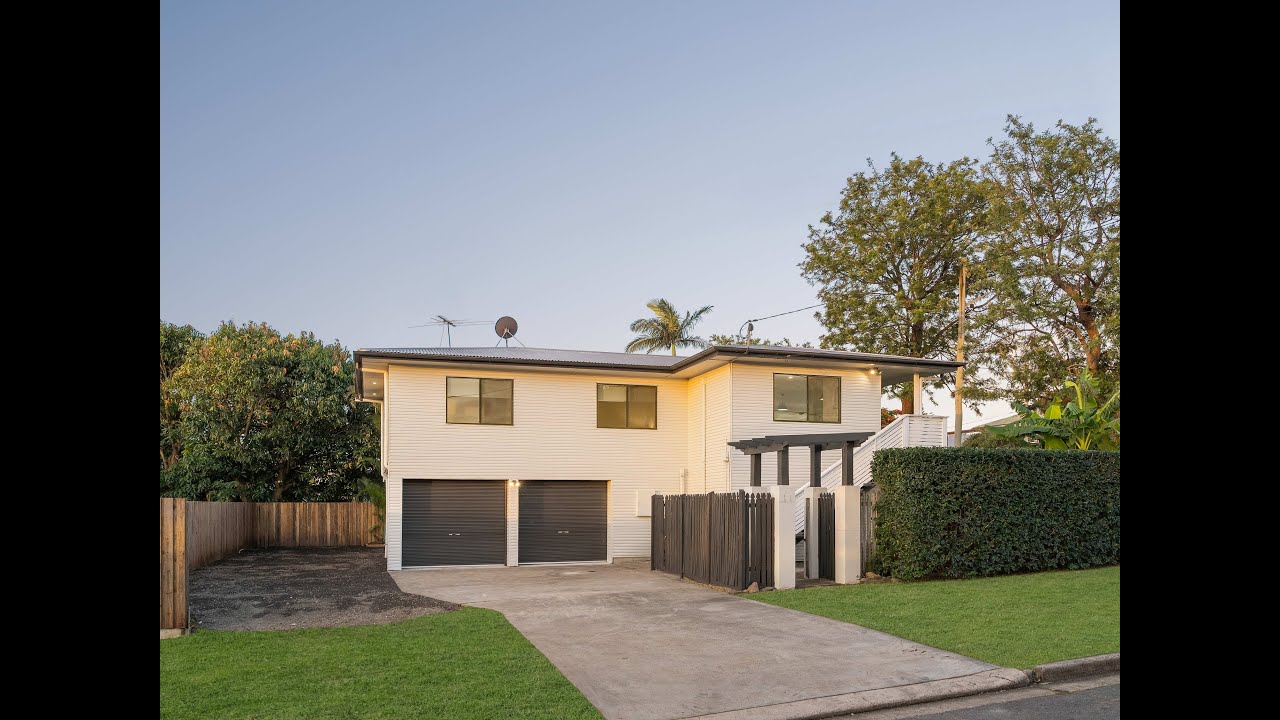 COASTAL ENTERTAINER WITH ROOM FOR THE BOAT!