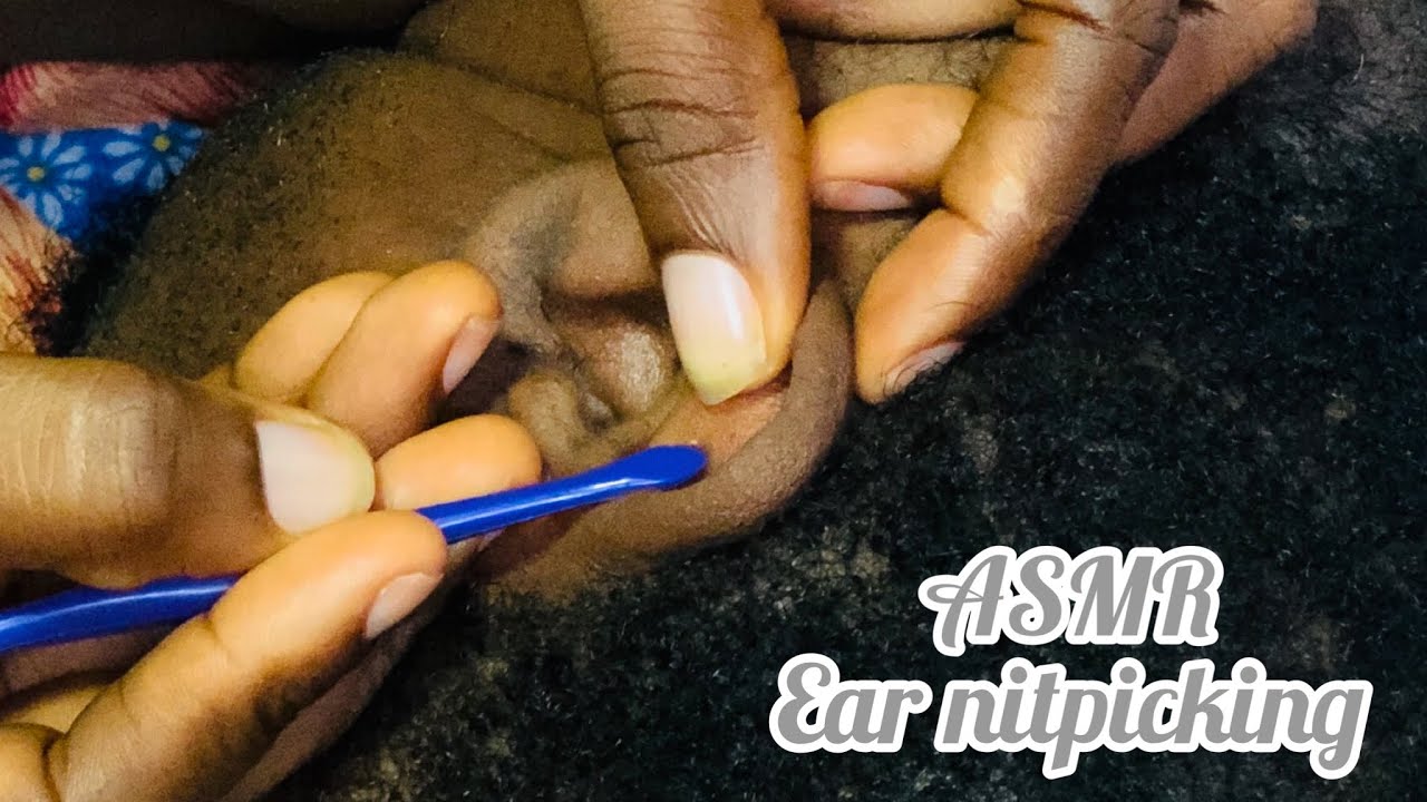 ASMR ~ Ear nitpicking and inspection with chewing gum and light rainfall sound 😴  🌧