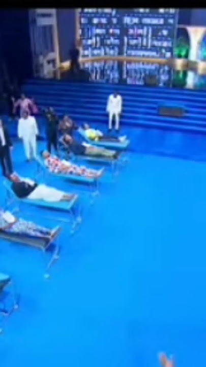 PASTOR CHRIS DEMONSTRATING A NEW LEVEL OF d MIRACULOUS @ HEALING STREAMS #pastorchris #healing MANY💃