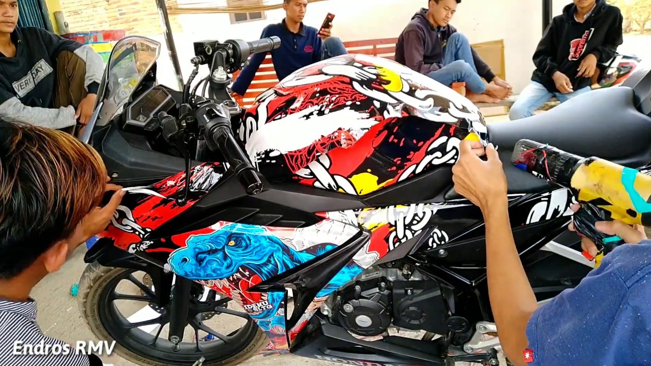 NEKAT PASANG DECAL HARGA SELANGIT CBR 150R ANAK SULTAN