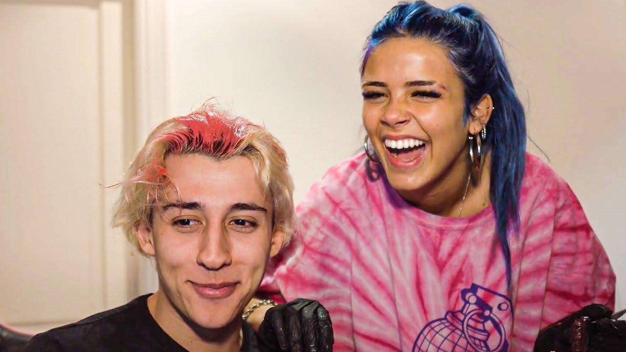 CARO ME TIÑO EL PELO ROSA ✂️👩🏼‍🎤 - YouTube