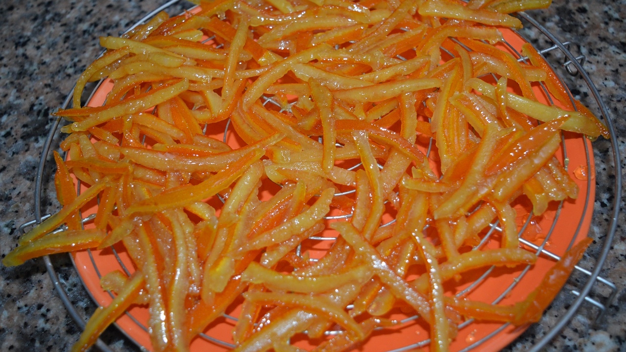 قشور البرتقال معسلين Écorces d'oranges confites