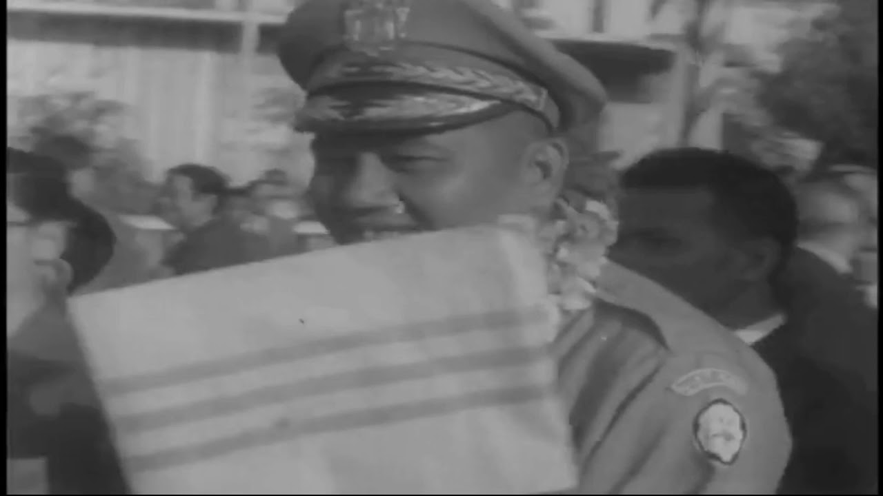 25/01/1964 South Vietnam: Cheering Crowds Mob Military Junta Leaders – Đám Đông Cổ Vũ LĐ HĐ Quân Đội