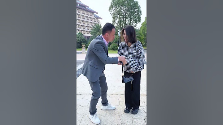 老公只顾着低头玩手机，老婆差点摔倒#万万没想到#劇情#生活#shorts