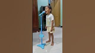 Jika Kau Bertemu Aku Begini #malika #bocil #kids #shorts #fyp #karaoke #tiara #raffaaffar #dj #funny