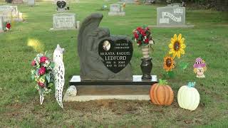 Walking through Fairlawn Cemetery in Comanche Oklahoma !