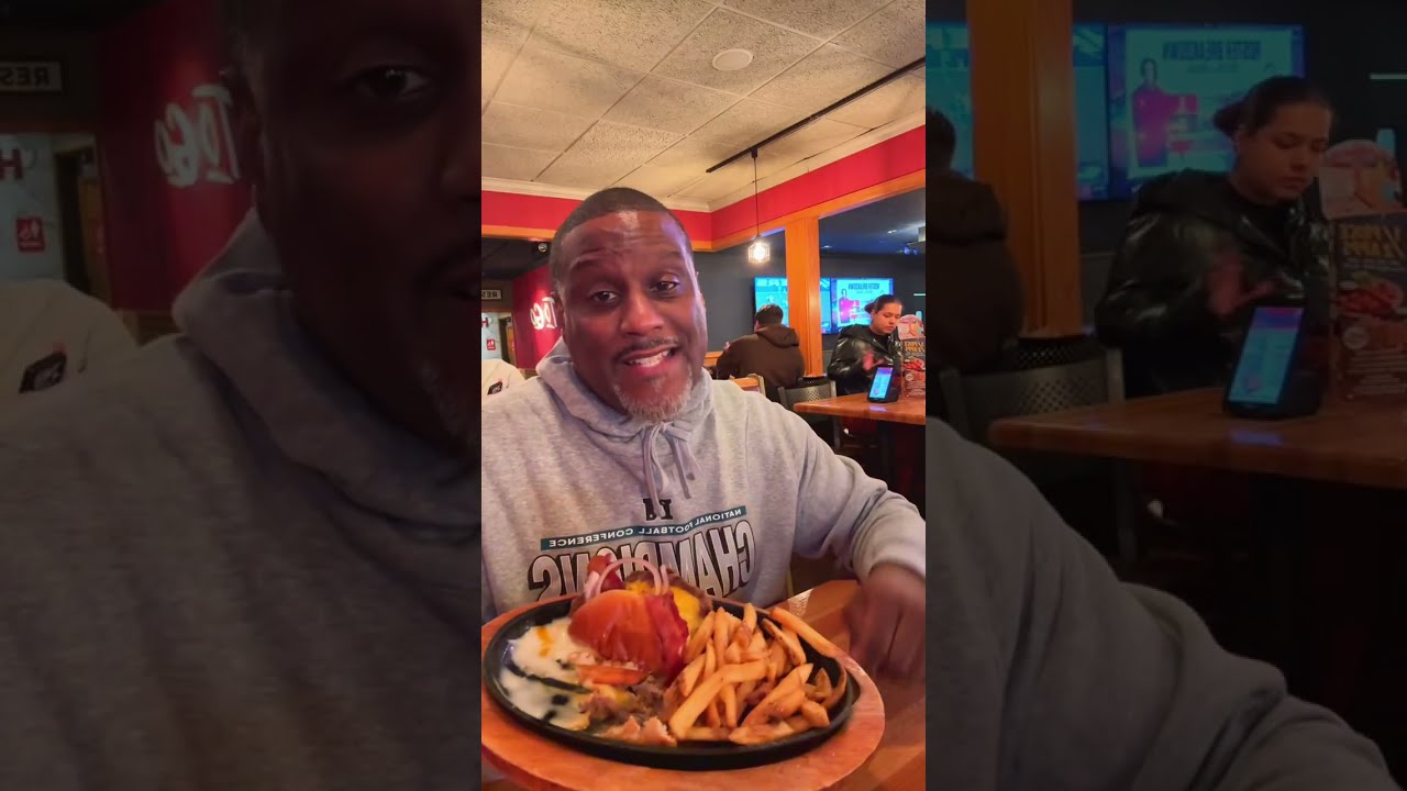 Trying The Viral OMChesseburger @applebees!!  