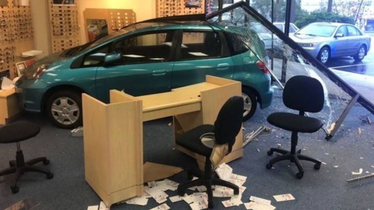 Car crashes into LensCrafters in Orange Park YouTube