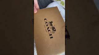 Fake COACH wallet that comes with a real CrOACH (watch till the end 🤣)