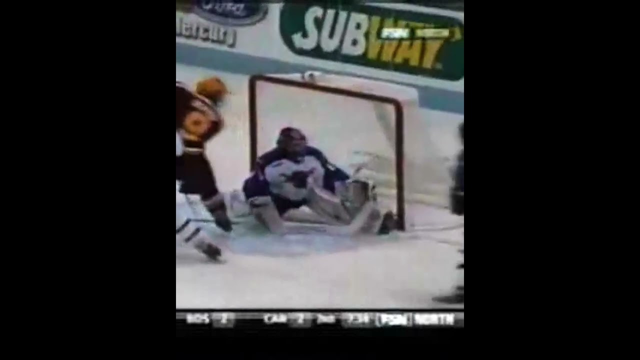 2006: Kyle Okposo Scores Between The Legs Goal at Minnesota State