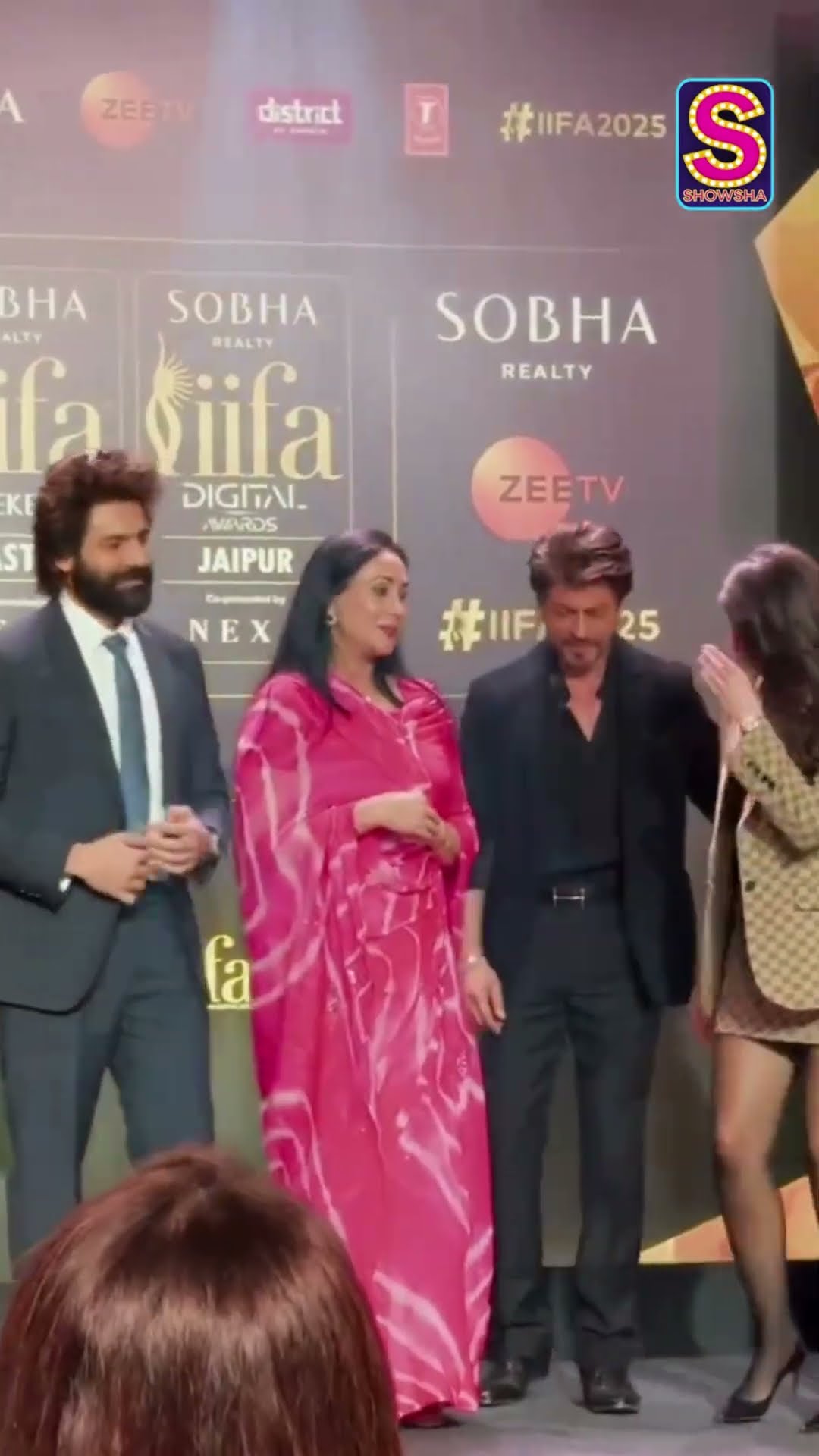ShahRukh Khan, Kartik Aaryan \u0026 Nora Fatehi Pose Together At IIFA 2025 Pre Event | N18S #shorts