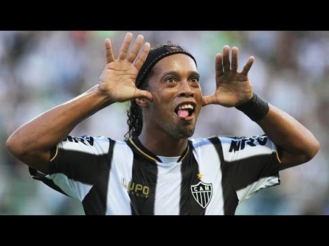 Ronaldinho Gaúcho completa 41 anos e Galo homenageia o ídolo