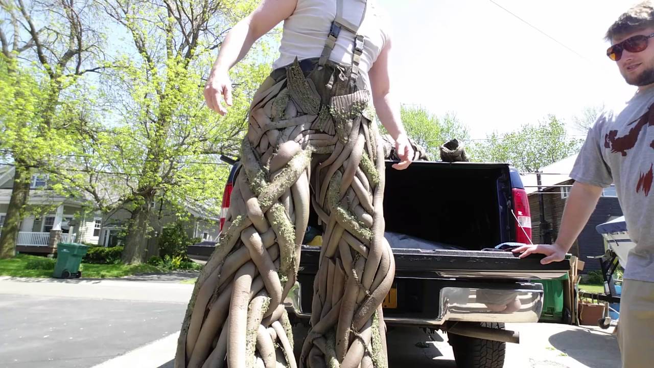 Groot cosplay getting into the stilts YouTube