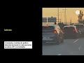Momento en el que cinco criminales vestidos de policía intentan secuestrar a un hombre en plena AP 7