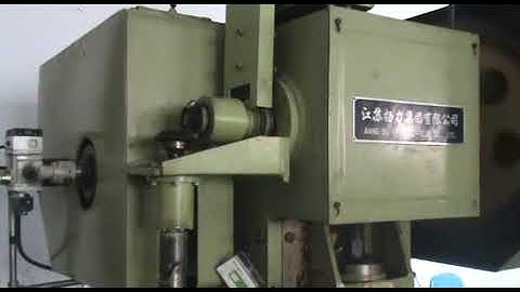 How a Zigzag Air feeder feed the metal coil?