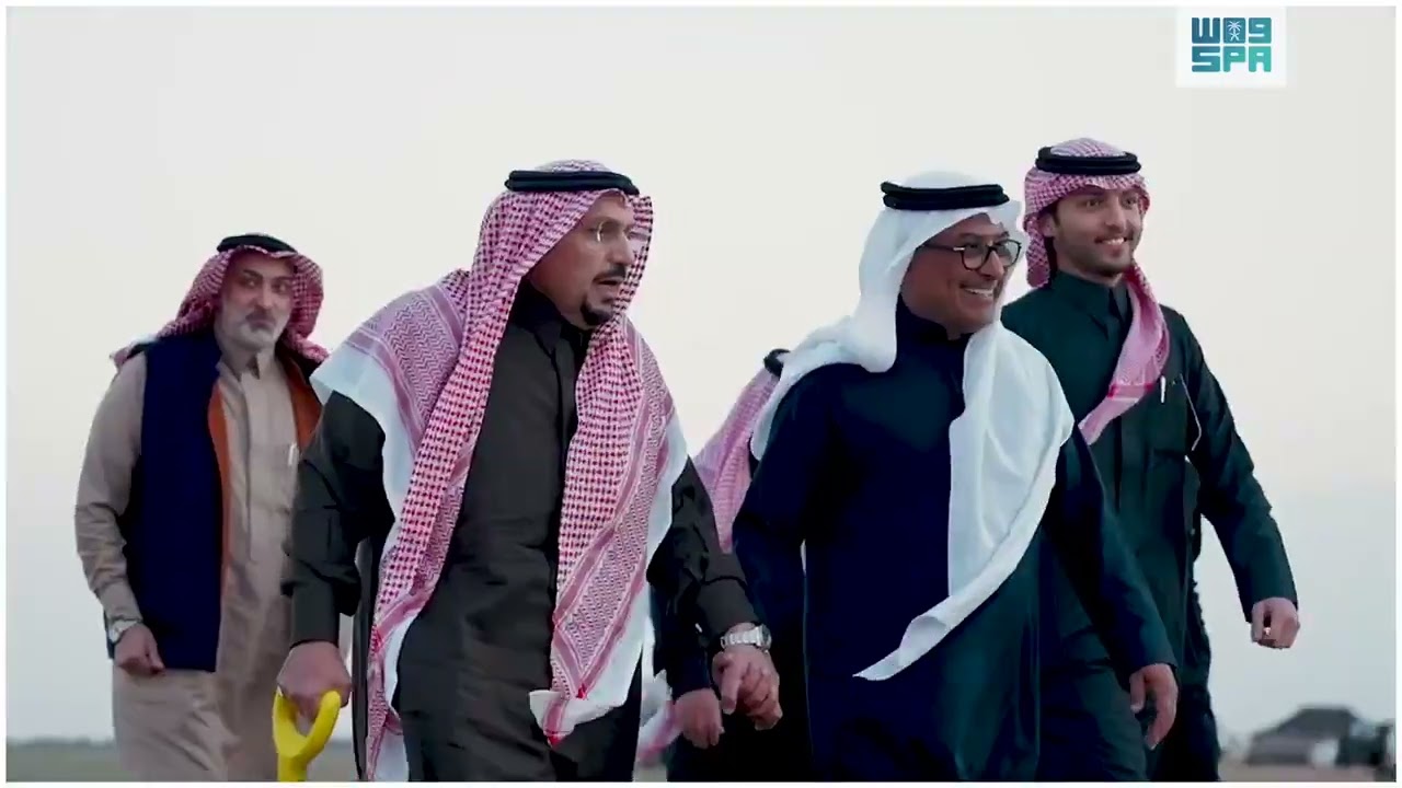 جانب من زيارة أمير القصيم عددًا من مزارع الفقع بالمنطقة.