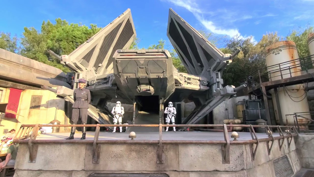 Star Wars: Galaxy's Edge - Kylo Ren Arrives to Batuu | Disneyland