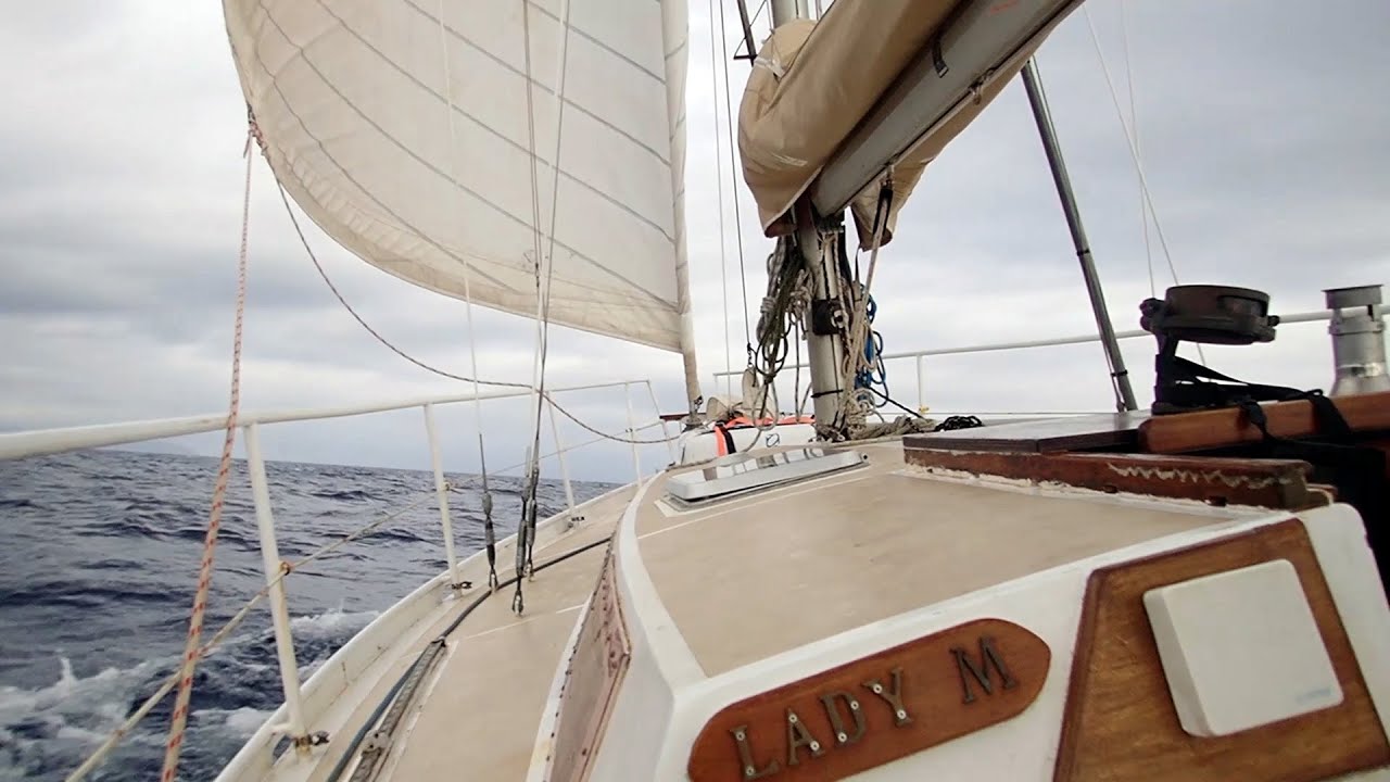 Navigation agitée autour de l'île de Capraia : la fin de notre tour de Corse en voilier | n°24