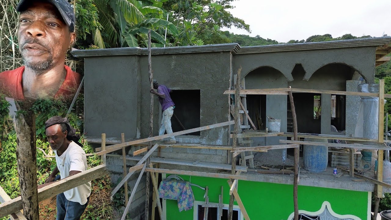 Пошла искать Нэтти в больнице/работала снаружи дома.