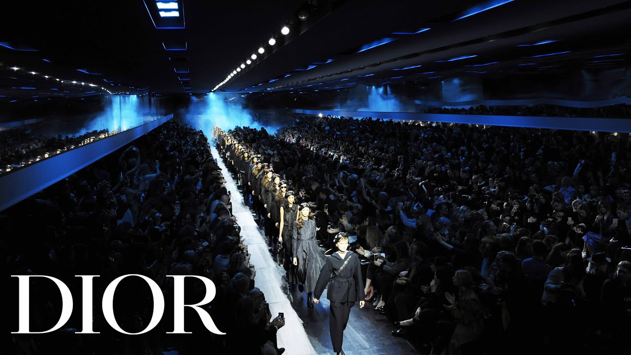 Autumn-Winter 2017-18 Ready-to-Wear Fashion Show - 360°