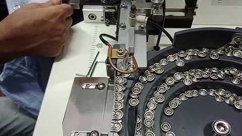 Snap button attaching machine