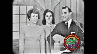 The Browns sing "Looking Back to See"