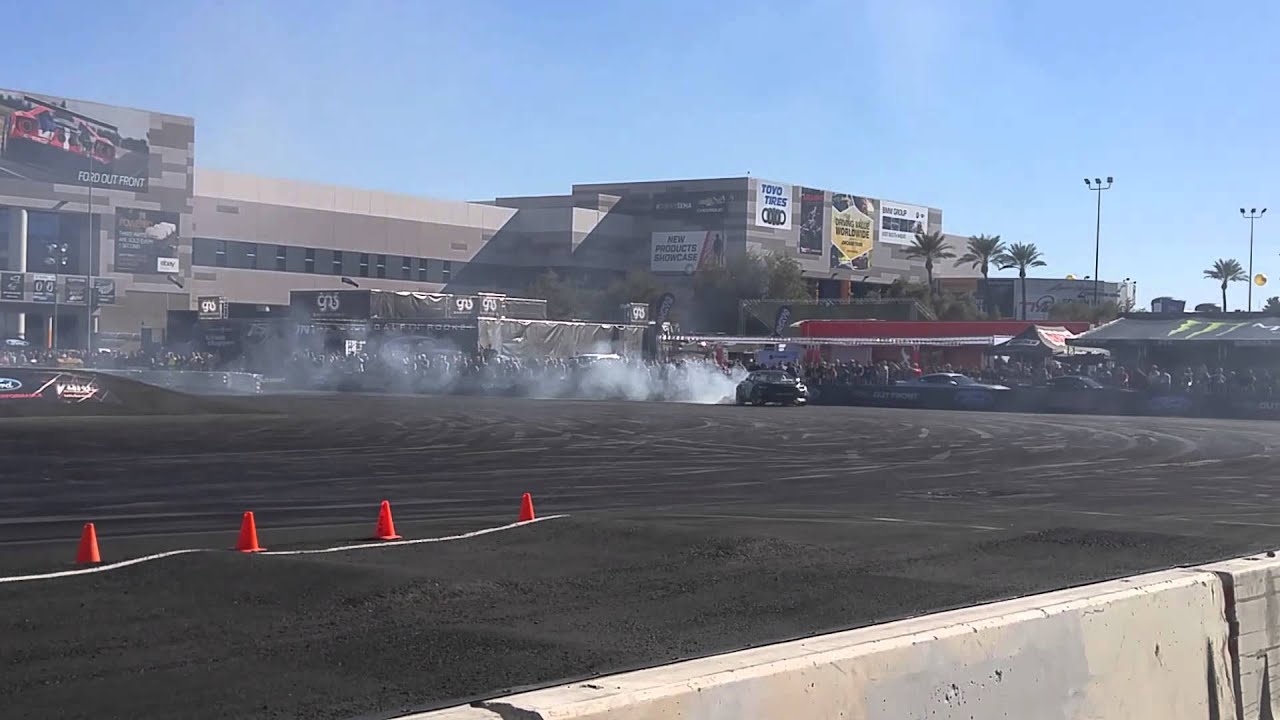 Mustang RTR Drifting SEMA 2015 -2