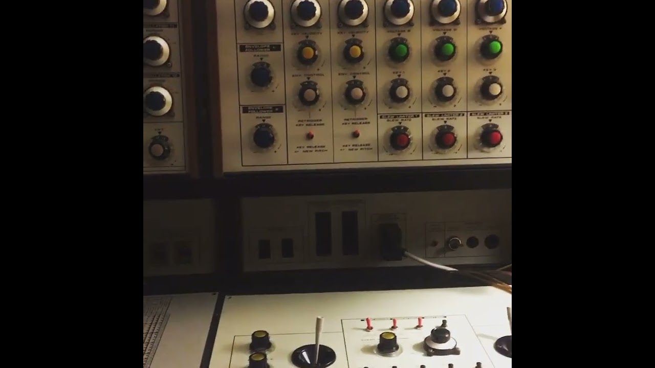 Composing with a Synthi 100 😍 