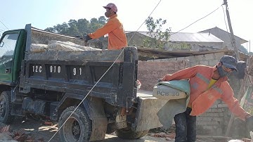 khổ thân hai anh bốc xi măng bốc quần quật mà có được mỗi người 75 nghìn