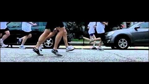 Running Form in Vibram Fivefingers - Slow Motion Video of 5K runner